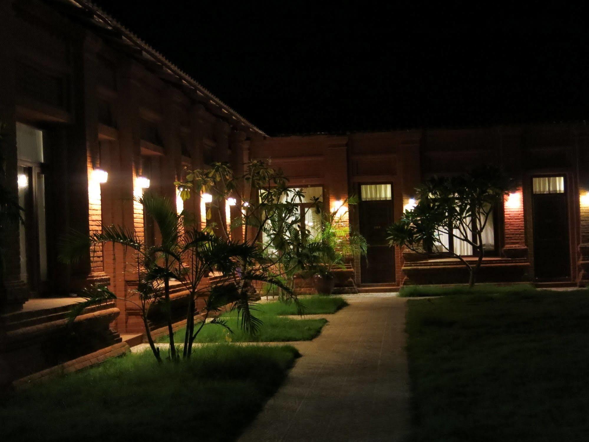 באגאן Manisanda Hotel מראה חיצוני תמונה